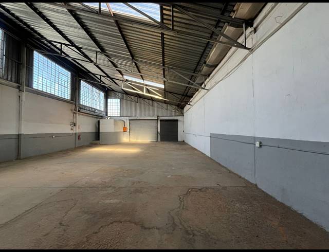 323M² WAREHOUSE TO LET IN SEBENZA